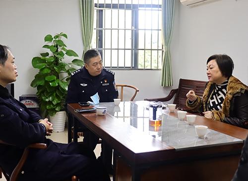 加强党建共建，亲昵警企关系